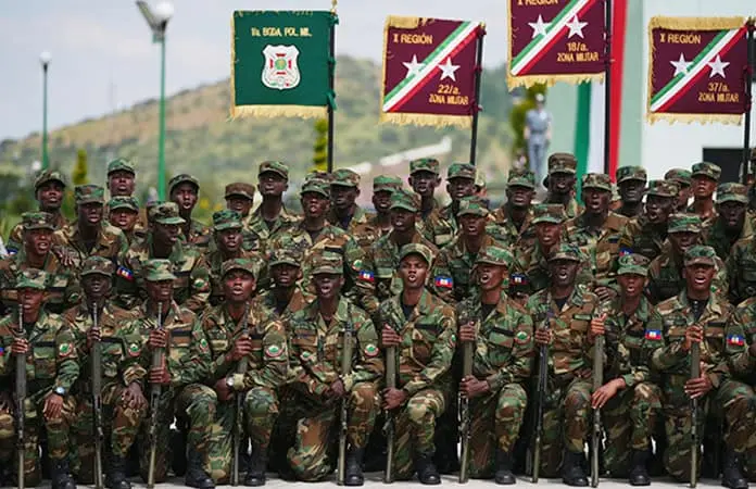 Finalizan militares haitianos práctica en México