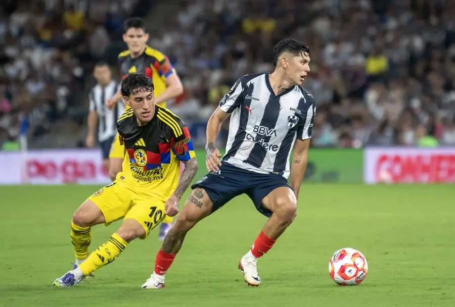 América rescata dramático empate