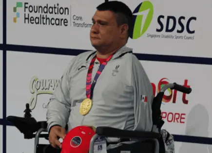 Arnulfo Castorena brilla con medalla de oro en mundial de natación