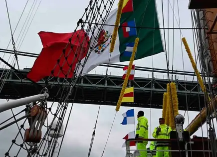 Sheinbaum celebra el zarpe del Buque Escuela Cuauhtémoc