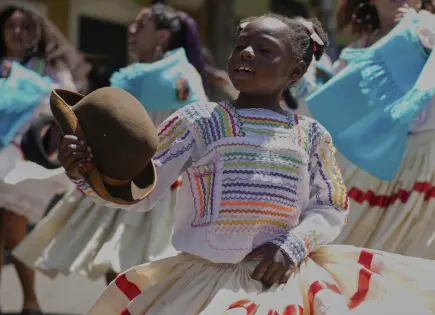 Comunidad afro de Bolivia combate la invisibilidad con danza