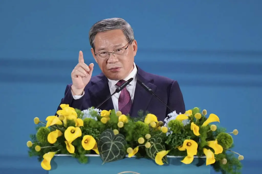 Legisladores de EEUU impulsan diálogo militar en visita a China