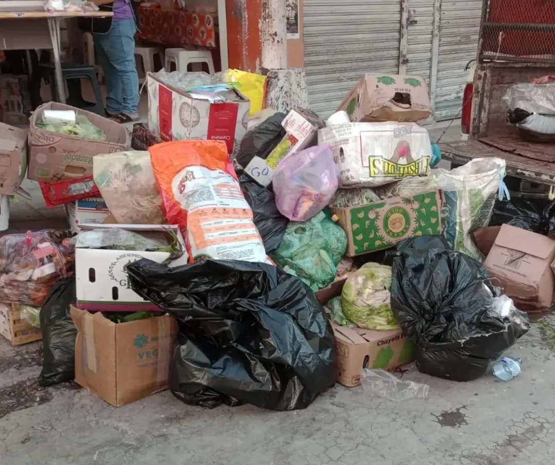 Basura invade de nuevo mercado en Ciudad Valles