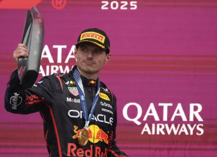 Max Verstappen gana el GP de Azerbaiyán tras choque de Piastri