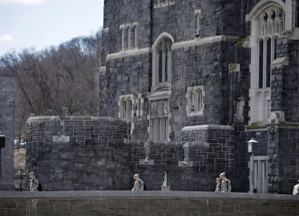 Academia Militar de West Point enfrenta demanda por censura a profesores
