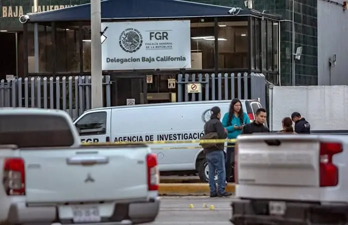 Atacan edificios de la FGR en dos ciudades