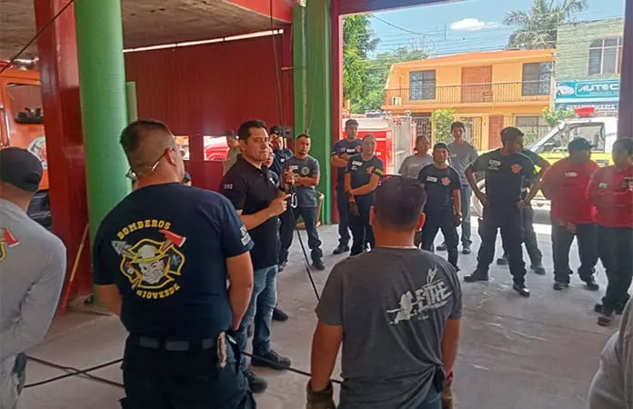 Capacitan a bomberos en rescate vertical