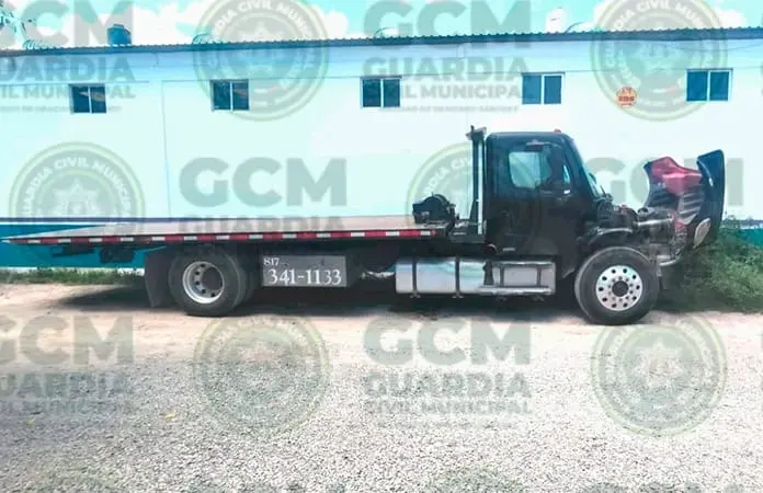 Localizan en Soledad una grúa hurtada