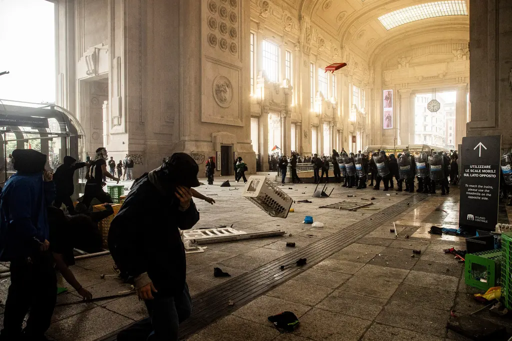 Miles de trabajadores italianos se unen en huelga por Gaza