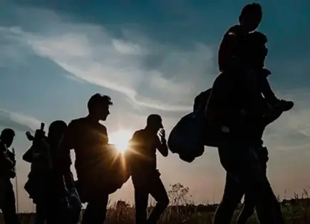 Repatriados se quedan atorados en la frontera