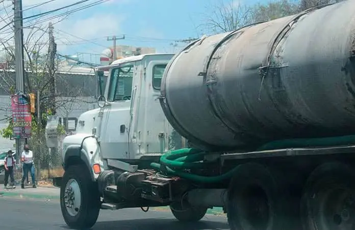 Ricardo Monreal y Efraín Morales delinean ruta de reformas contra huachicol de agua