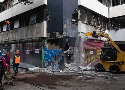 Demuelen edificios dañados en 1985