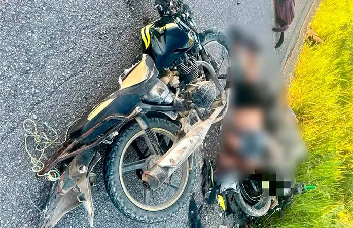 Mueren 2 jóvenes en choque frontal de motocicletas 