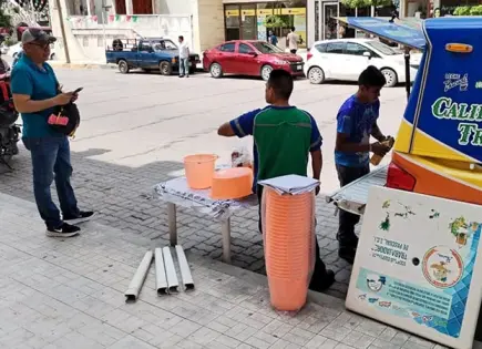 Ambulantes invaden la calle Hidalgo Ambulantes invaden la calle Hidalgo