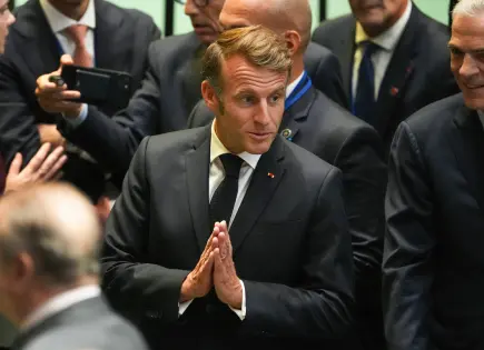 Emmanuel Macron llama a Donald Trump en Nueva York por calle cerrada