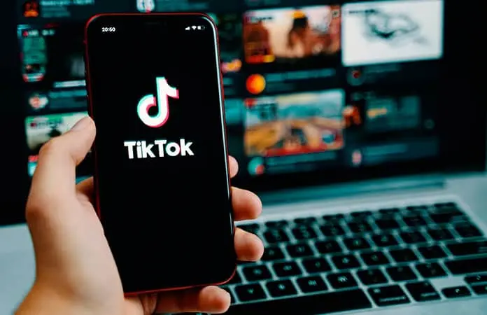 Trump firma acuerdo para venta de TikTok en EEUU con aprobación de China