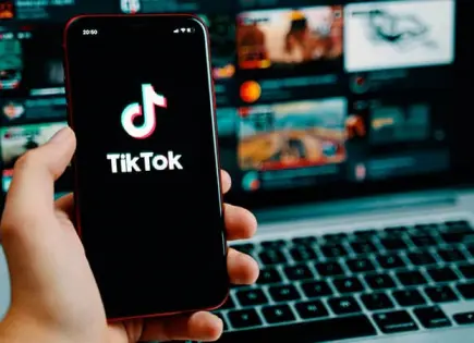 Trump firma acuerdo para venta de TikTok en EEUU con aprobación de China