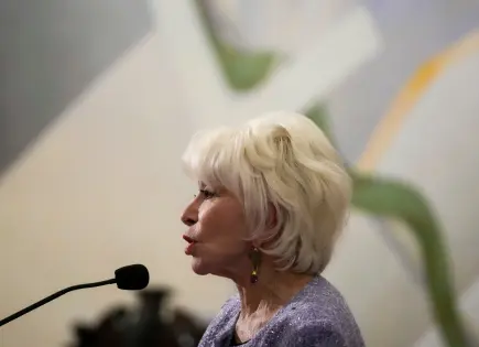 Isabel Allende recibe la Medalla Rectoral de la Universidad de Chile