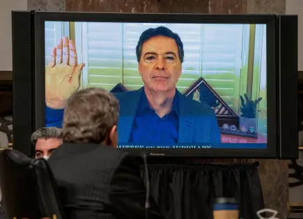 Acusado James Comey por obstrucción en caso penal