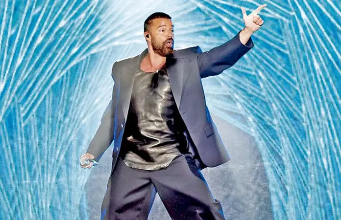 ANUNCIA GIRA POR MÉXICO