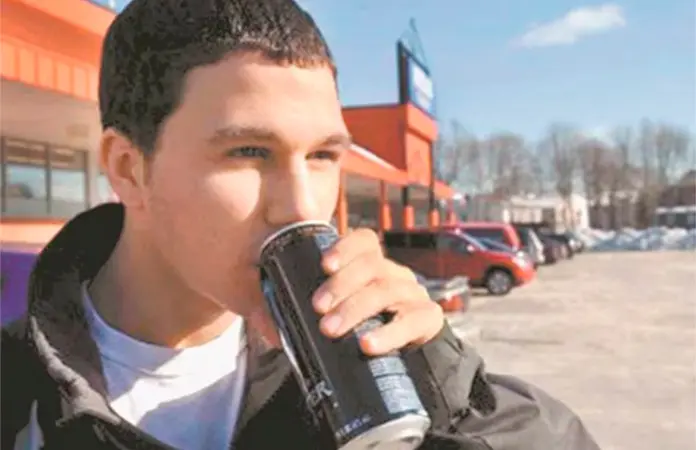 Aprueban prohibición de venta de bebidas energéticas a menores en México