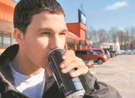 Aprueban prohibición de venta de bebidas energéticas a menores en México