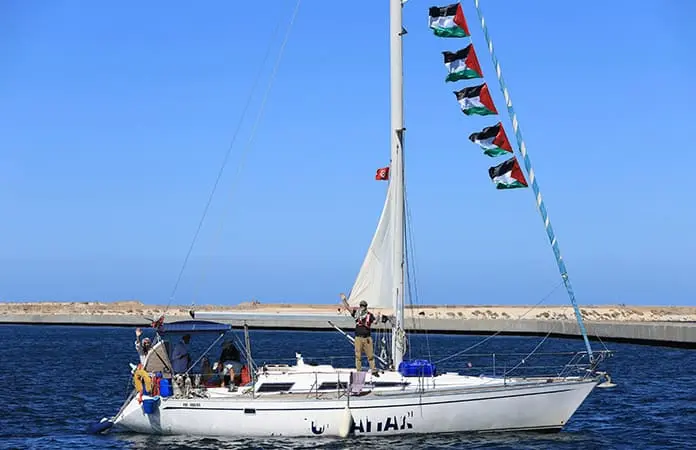Con drones atacan la flotilla de activistas