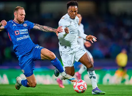 Cruz Azul rescata empate ante Querétaro con gol del Toro Fernández Cruz Azul rescata empate ante Querétaro con gol del Toro Fernández