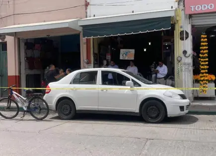 Fallece hombre dentro de su vehículo en zona centro