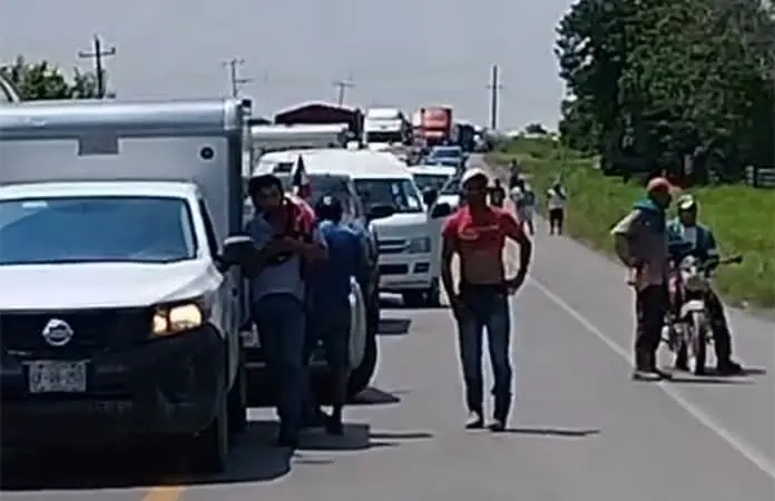 Operativo policiaco bloquea carretera a Tampico