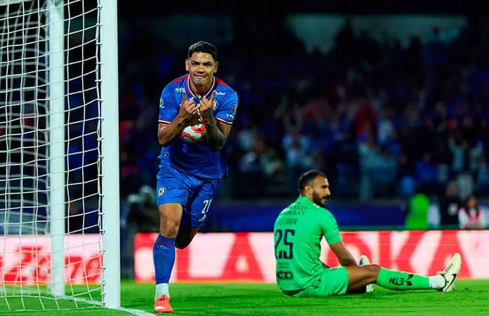 Rescata Cruz Azul empate ante Querétaro