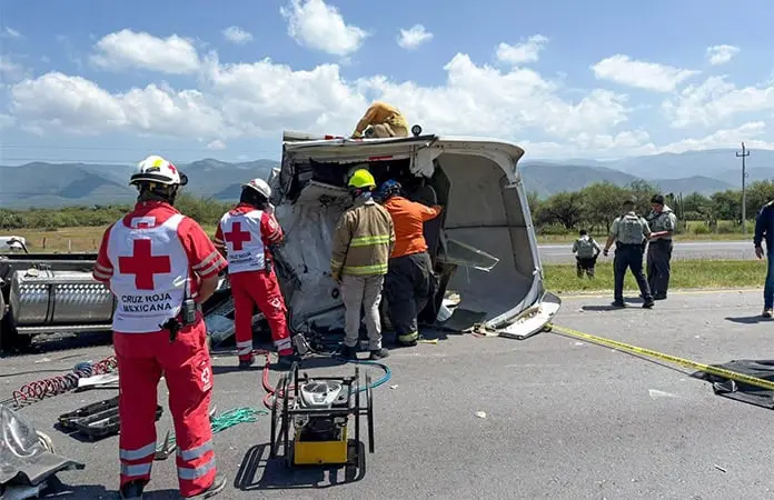 Trailero muere prensado en fuerte accidente