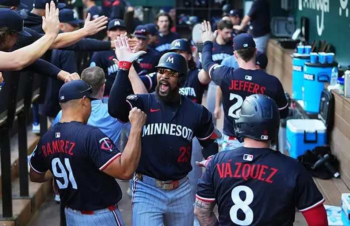 Blanquean Mellizos 4-0 a Rangers