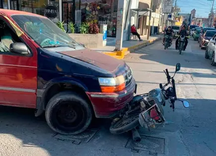 Desigual choque deja una persona lesionada