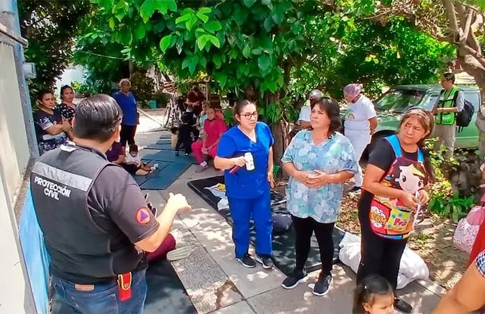 Evacuan alumnos por una presunta fuga de gas