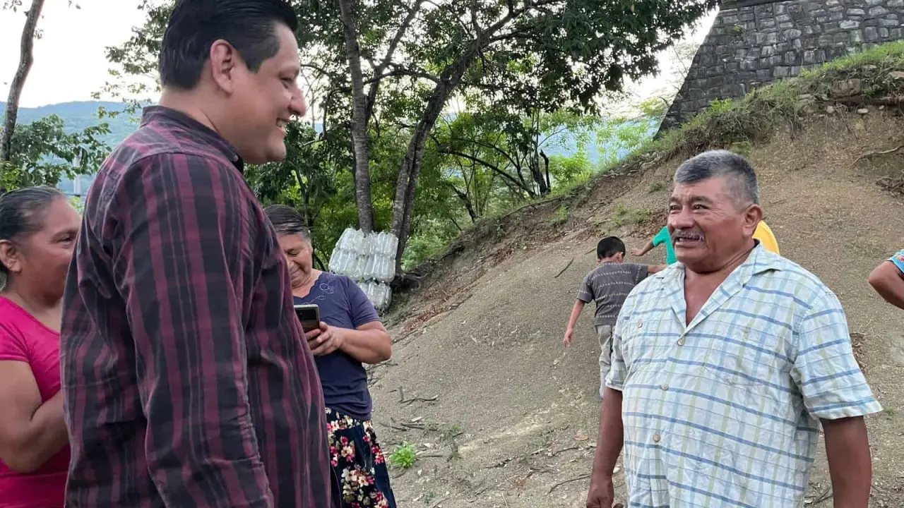 Diputado Francisco Castillo explica el programa
