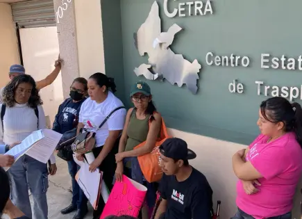 Pacientes exigen reabrir programa de trasplantes en el Central