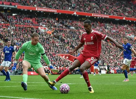 Podría debutar Isak en la Premier con Liverpool