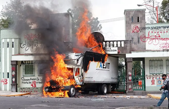 Protesta acaba en vandalismo