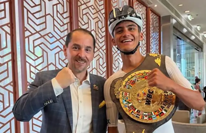 Recibe Del Toro cinturón del CMB