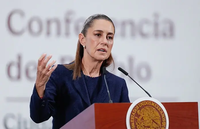 Sheinbaum reconoce deuda con farmacéuticas