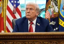 Acusan a Trump de negar fondos a indocumentados