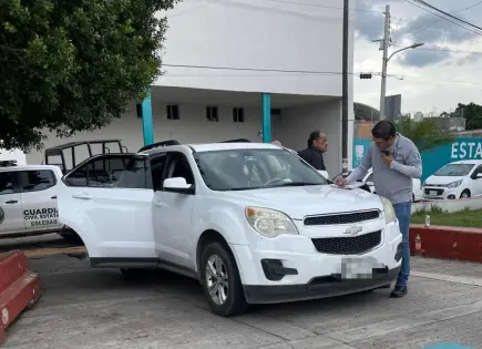 Balean a un hombre y muere afuera de hospital