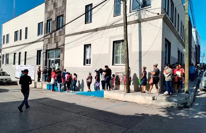 Largas filas, para acceder a vivienda