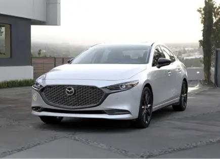 Mazda lanza en México el 3 Sedán híbrido ligero Mazda lanza en México el 3 Sedán híbrido ligero