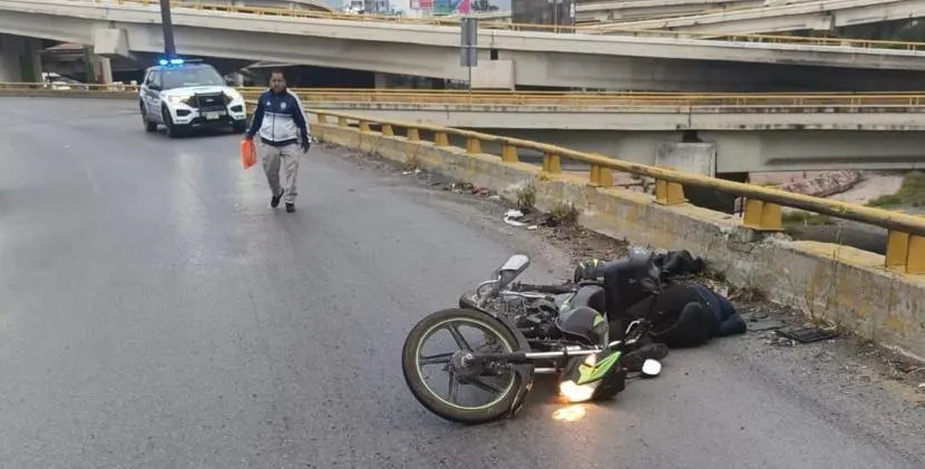 Motociclista derrapó en el distribuidor Juárez.