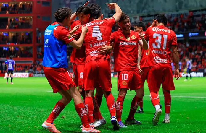 Amanecen los Diablos como líderes