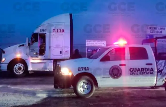 Asaltan a trailero y lo encierran en un camarote