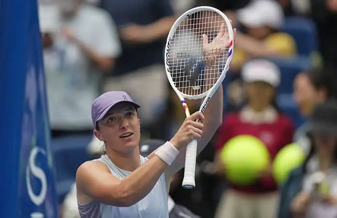 Avanza Iga Swiatek a tercera ronda en China
