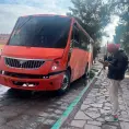 Camión de transporte causa accidente en la Alameda